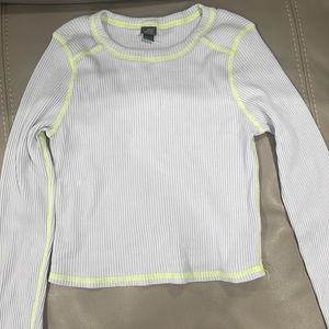 Cutee long sleeve crop top! Perfect for going out, or hanging with friends!